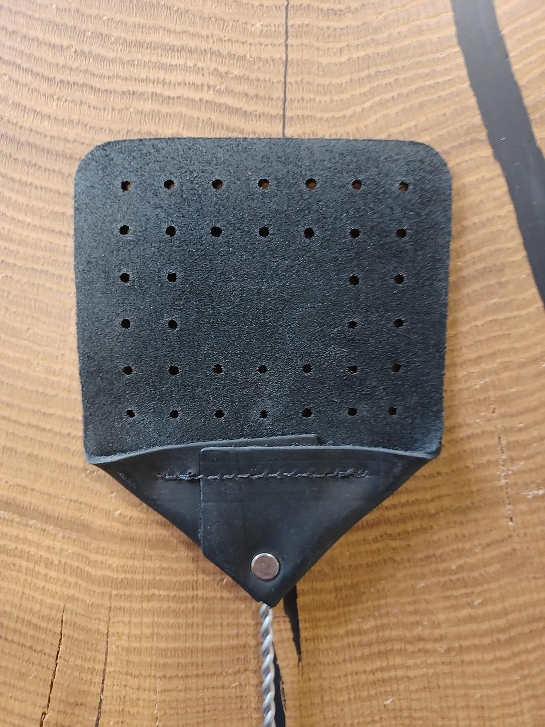 17" Fly Swatter with Leather Plate - Metal Handle - Bug Swatter, Mosquito Swatter, Wasp Swatter (Black)